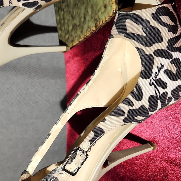 Guess Leopard Print peep toe adjustable buckle closure platform heels Size 6.5 - Picture 7 of 10